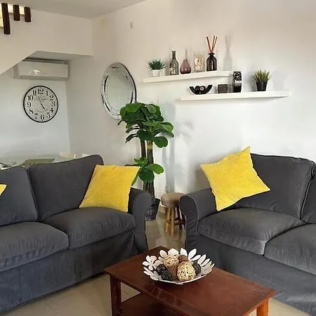 Nillos Appartement *