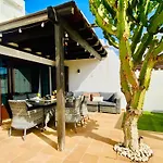 Nillos Apartment *